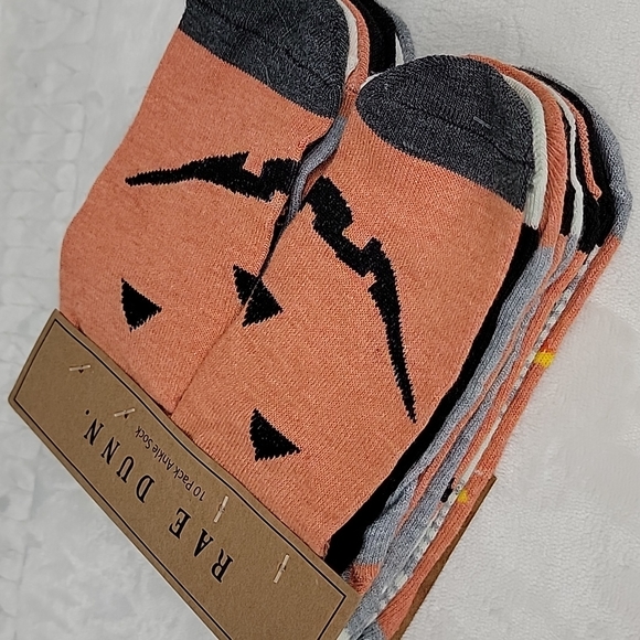 Rae Dunn 10 Pack Ankle Socks Halloween Theme Kids size M/L - Picture 9 of 9